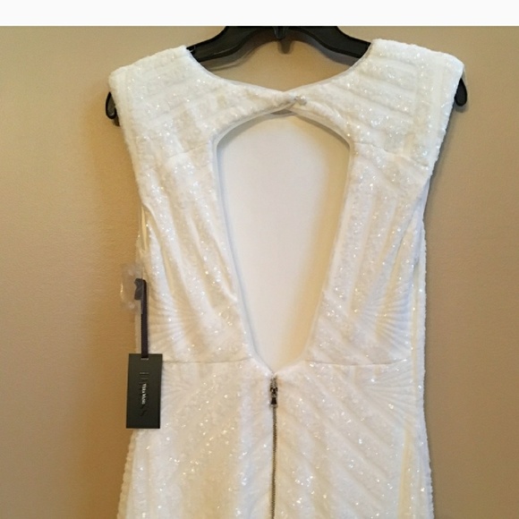 Vera Wang Sequined Back Cutout Gown - Picture 5 of 8